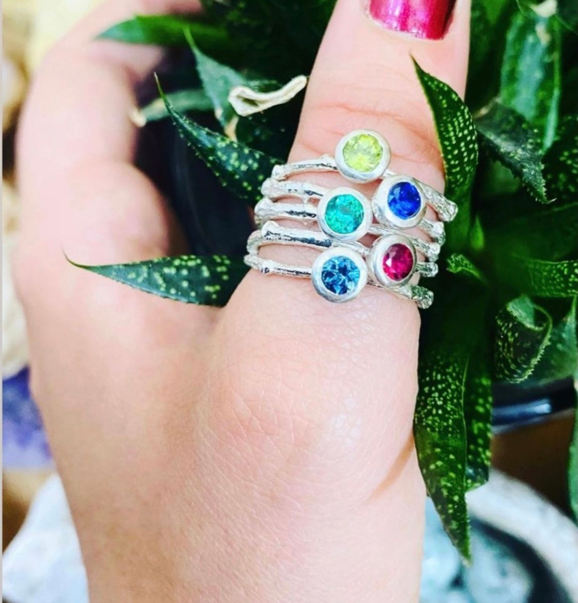 Stacking bud stoneset ring